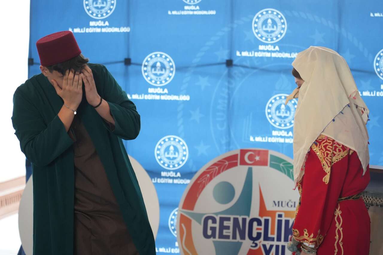 “Söz Sahneye Çıkıyor” ile Muğla’nın Kültürel Mirası Gençlerin Yorumuyla Sahnelendi 4